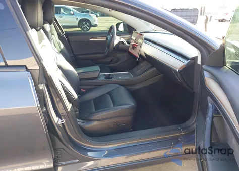 2022 Tesla Model 3 Rear-Wheel Drive z USA, uszkodzony, nr VIN 5YJ3E1EA8NF253498